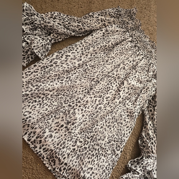 CeCe Julia Off The Shoulder Animal Print Top - Picture 4 of 5